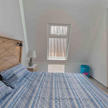 Cozy Beach Villa At The Shores 5 Minutes From The Beach West End Eksteriør billede
