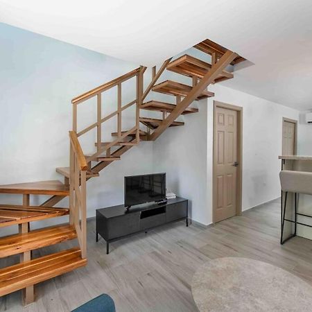Cozy Beach Villa At The Shores 5 Minutes From The Beach West End Eksteriør billede